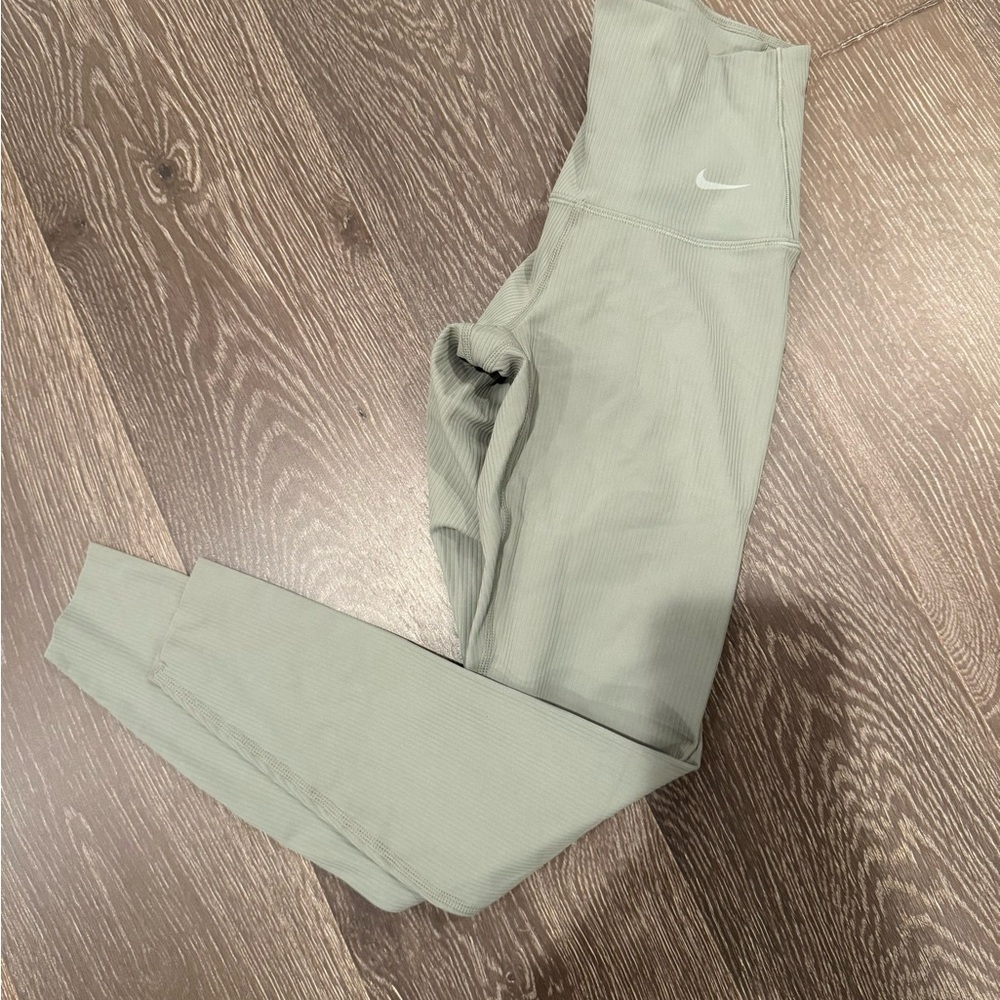 NWOT! Nike Olive Green Ribbed Women’s Leggings - Picture 3 of 5
